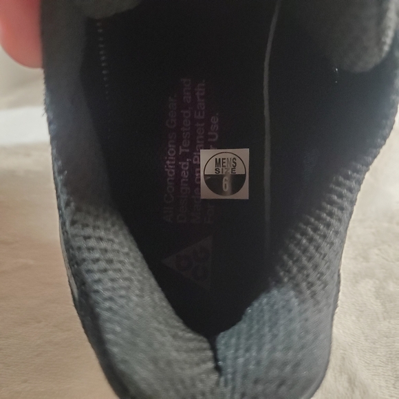 Nike ACG Lowcate Black and Pink Athletic Shoes - Picture 6 of 6